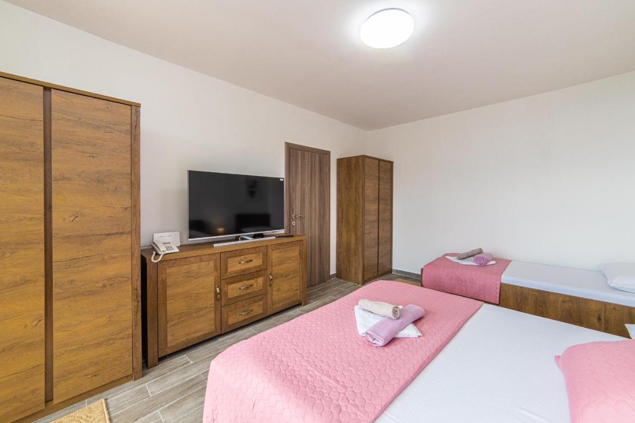 Apartment Sunrise Ploce بلوتشي المظهر الخارجي الصورة